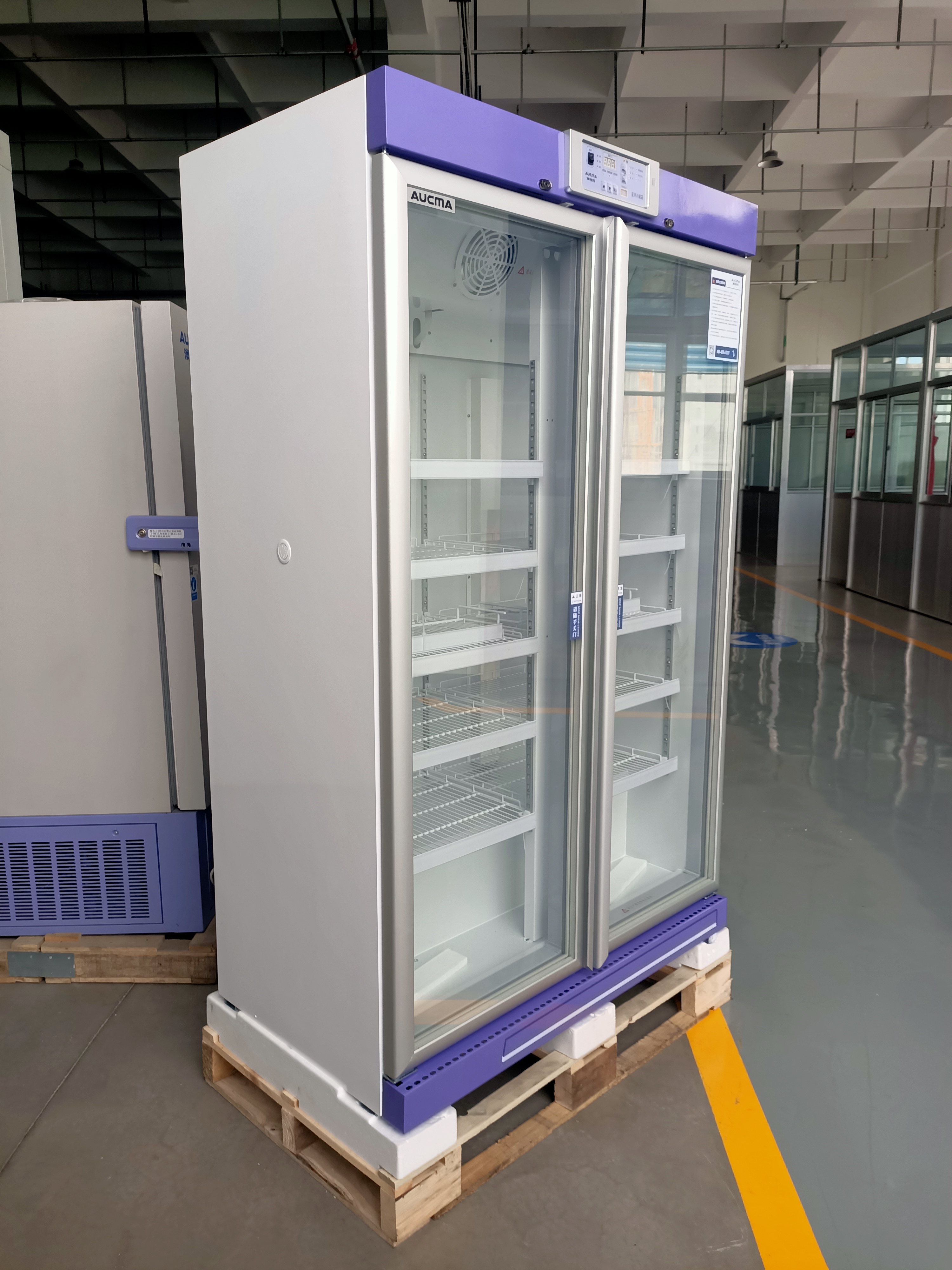 Réfrigérateur de pharmacie de la Chine de système de refroidissement à air forcé de 2-8℃ 1006L