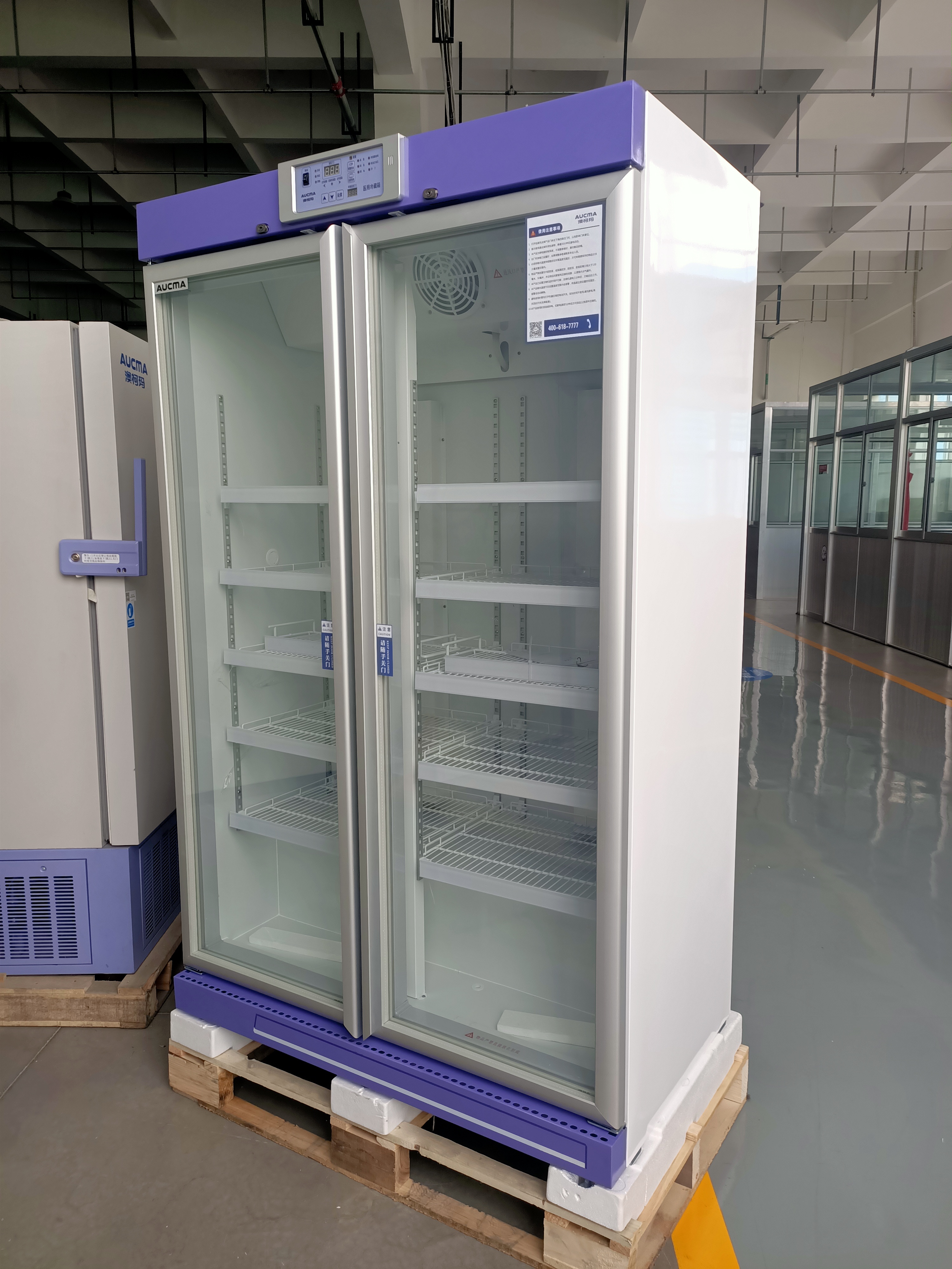 Réfrigérateur de pharmacie de la Chine de système de refroidissement à air forcé de 2-8℃ 1006L