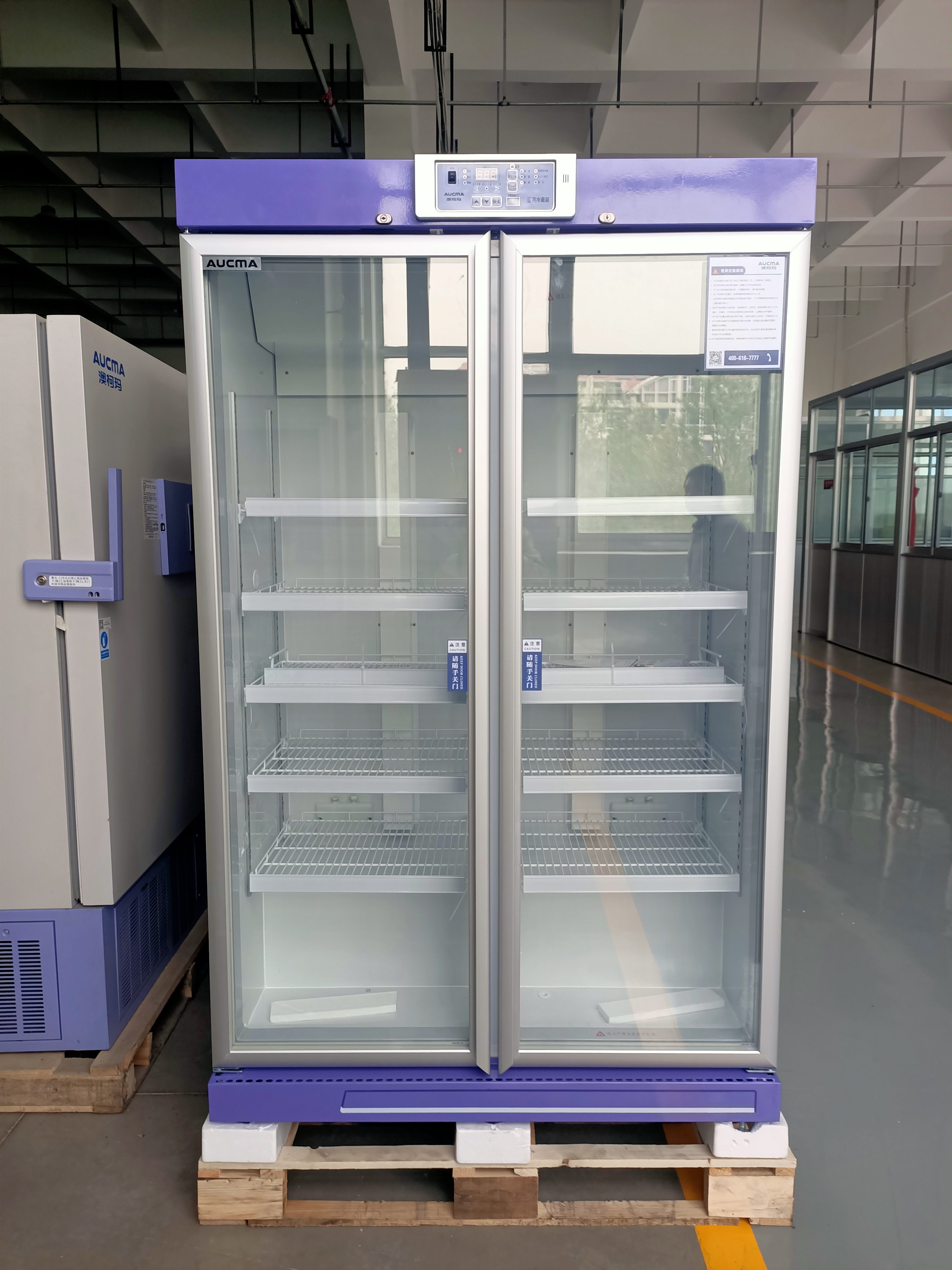 Réfrigérateur de pharmacie de la Chine de système de refroidissement à air forcé de 2-8℃ 1006L